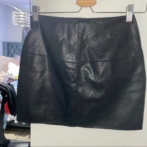 MISSGUIDED FAUX LEATHER MINI SKIRT SIZE 4 PETITES